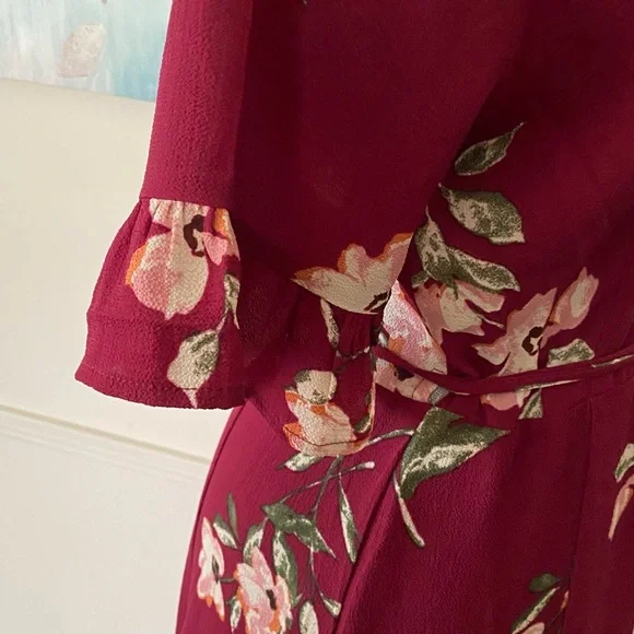 LULUS BURGUNDY FLORAL WRAP MAXI DRESS SIZE SMALL 🌟EUC🌟 - Picture 10 of 16